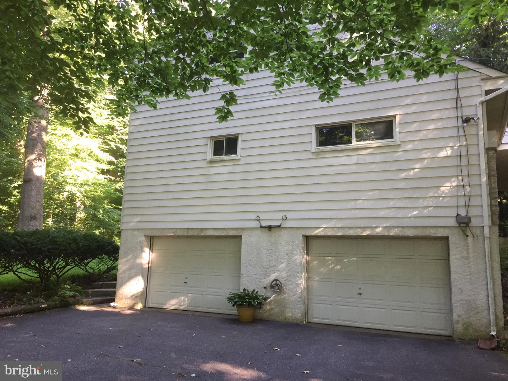 5510 Chelsea Road Aston, PA 19014 - Photo 5 of 31 2 Car Garage