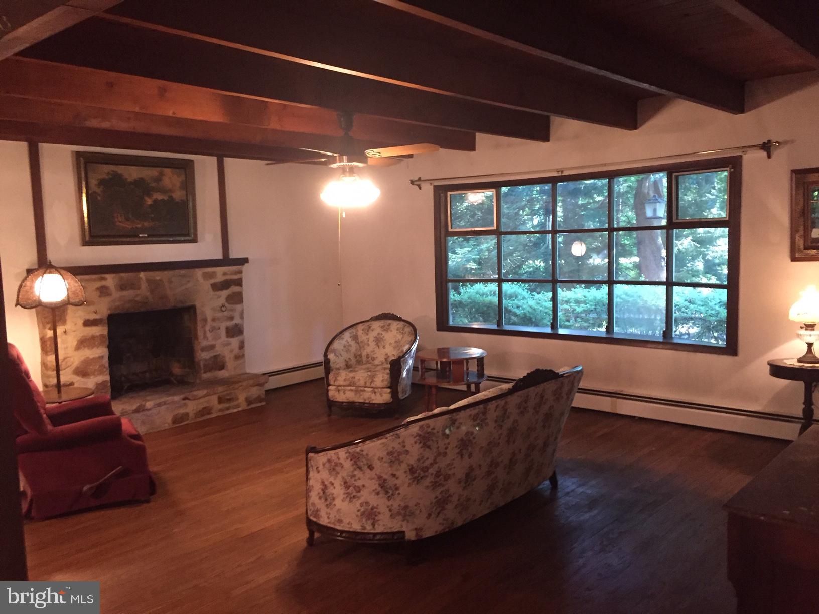 5510 Chelsea Road Aston, PA 19014 - Photo 8 of 31 Living Room