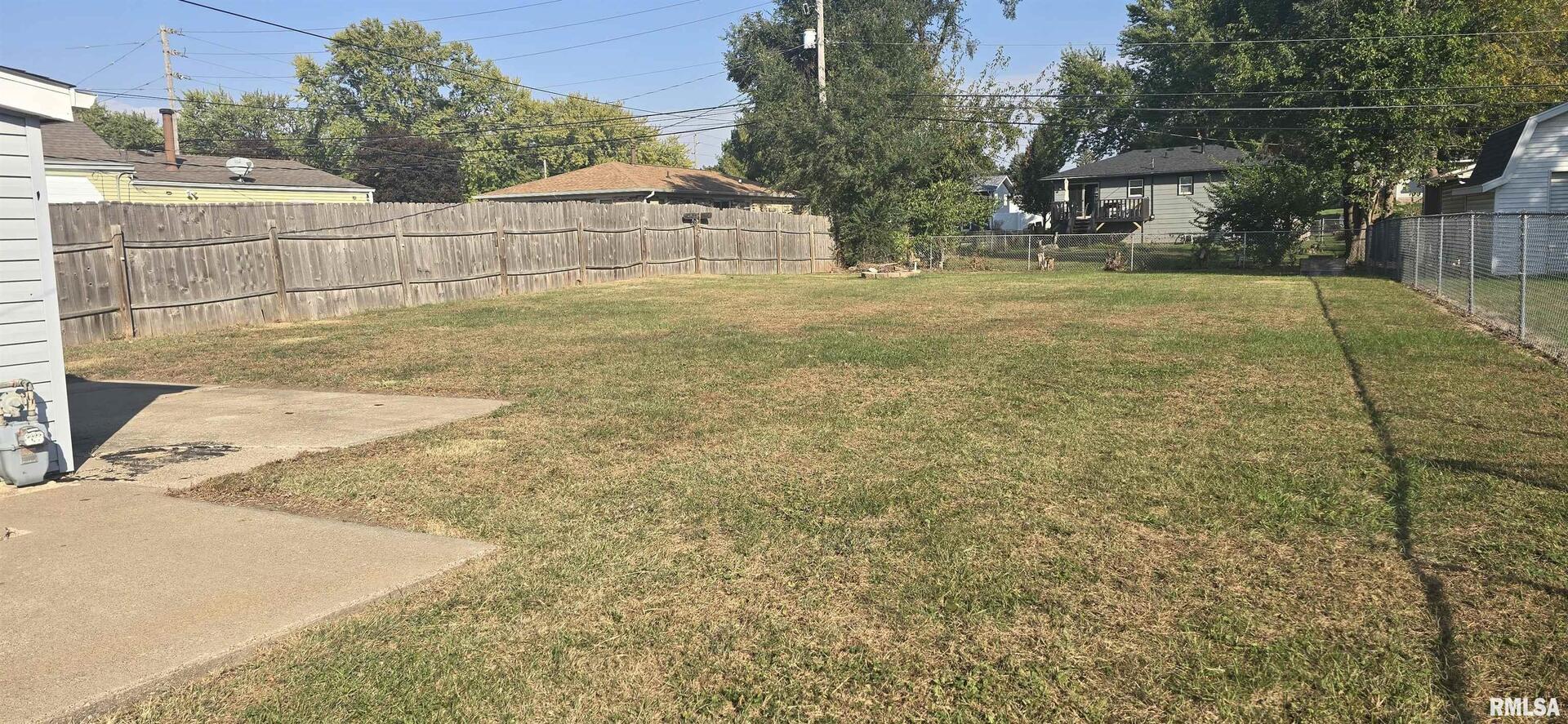 1006 8th Street Colona, IL 61241 - Photo 15 of 16 a view of yard with seating space