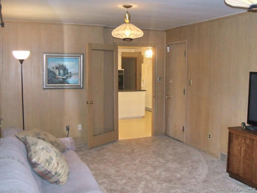 355 South Cranbrook Cross Road Bloomfield Hills, MI 48301 - Photo 12 of 25 View 2