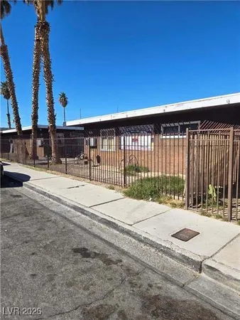 $850 | 236 West Philadelphia Avenue, Unit 4, Las Vegas, NV 89102
