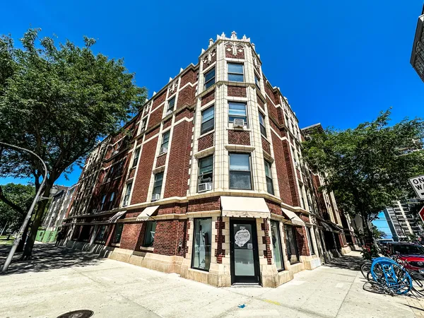 $2,200 | 6207 North Winthrop Avenue, Unit 30, Chicago, IL 60660