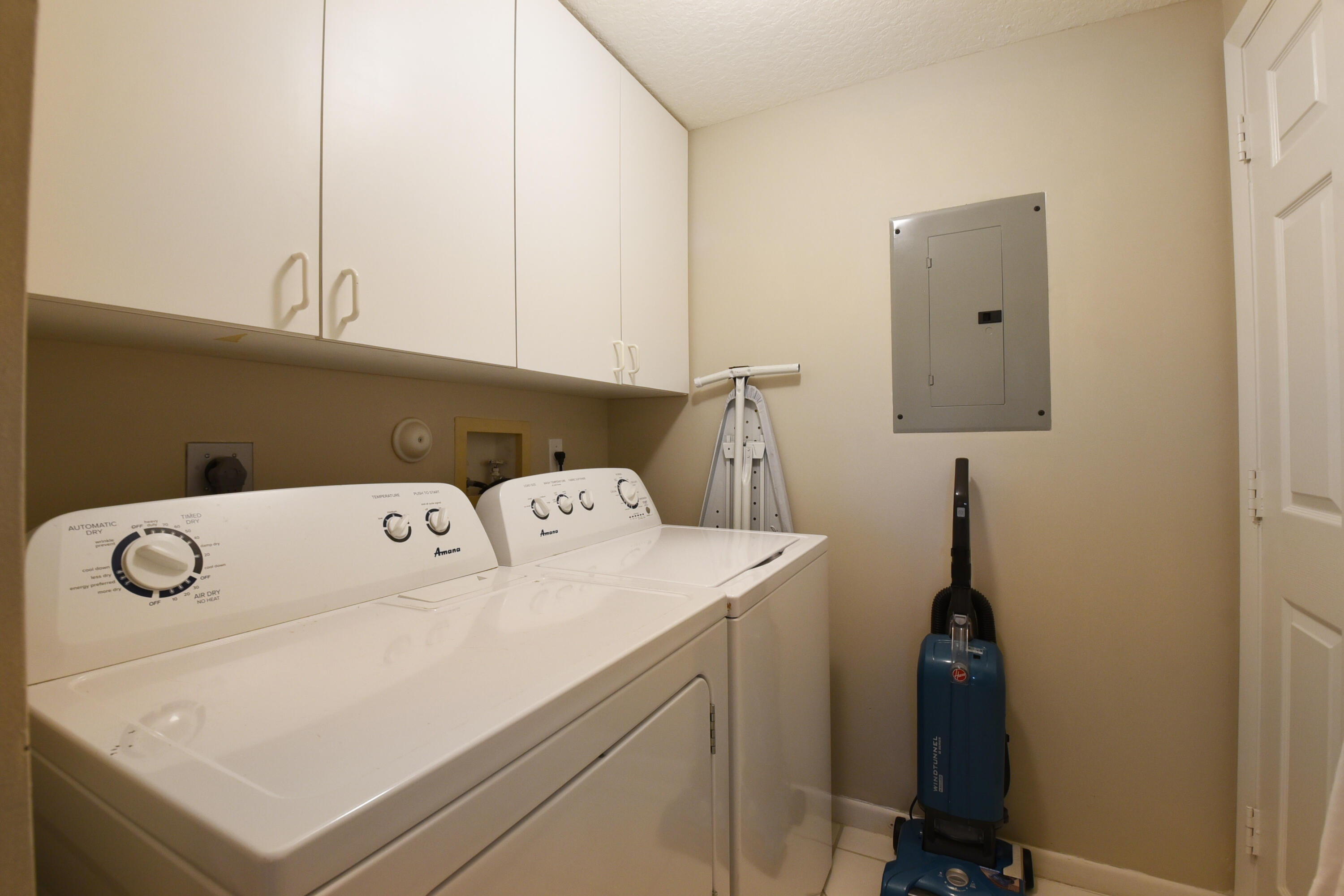 17051 Emile Street, Unit 4 Boca Raton, FL 33487 - Photo 26 of 29 Laundry room