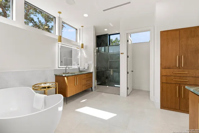 $1,100,000 | 8191 Blue Oak Way, San Antonio, TX 78266