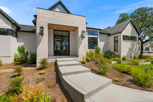 $1,100,000 | 8191 Blue Oak Way, San Antonio, TX 78266