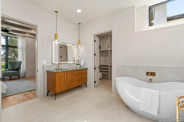 $1,100,000 | 8191 Blue Oak Way, San Antonio, TX 78266