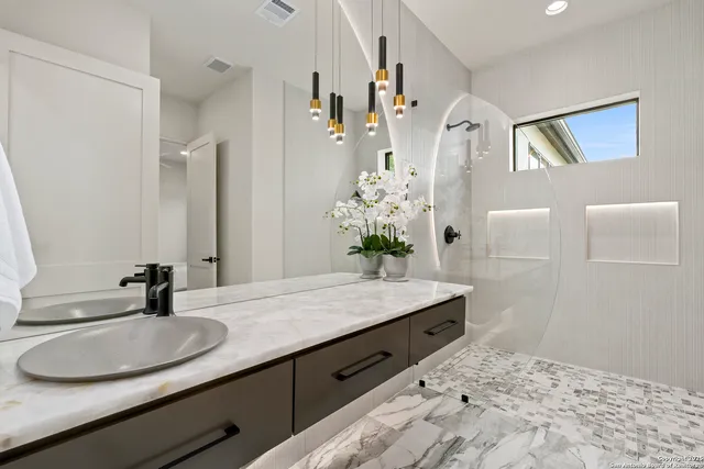 $1,100,000 | 8191 Blue Oak Way, San Antonio, TX 78266