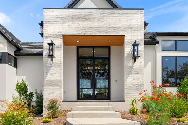 $1,100,000 | 8191 Blue Oak Way, San Antonio, TX 78266