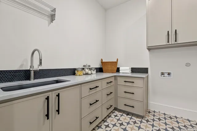 $1,100,000 | 8191 Blue Oak Way, San Antonio, TX 78266