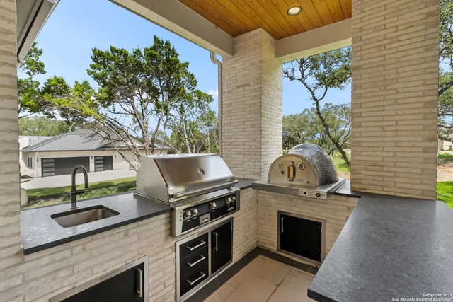 $1,100,000 | 8191 Blue Oak Way, San Antonio, TX 78266