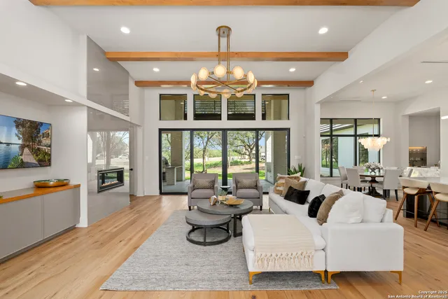 $1,100,000 | 8191 Blue Oak Way, San Antonio, TX 78266