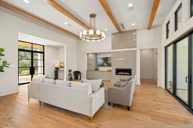 $1,100,000 | 8191 Blue Oak Way, San Antonio, TX 78266