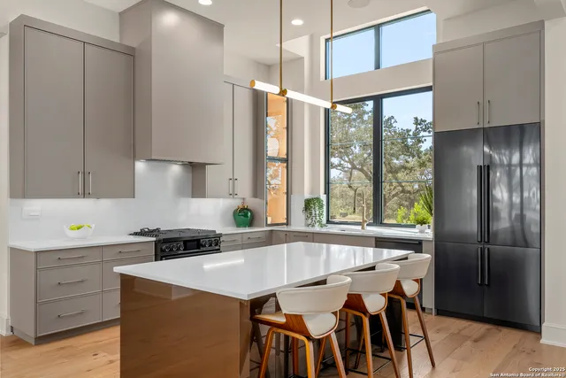 $1,100,000 | 8191 Blue Oak Way, San Antonio, TX 78266