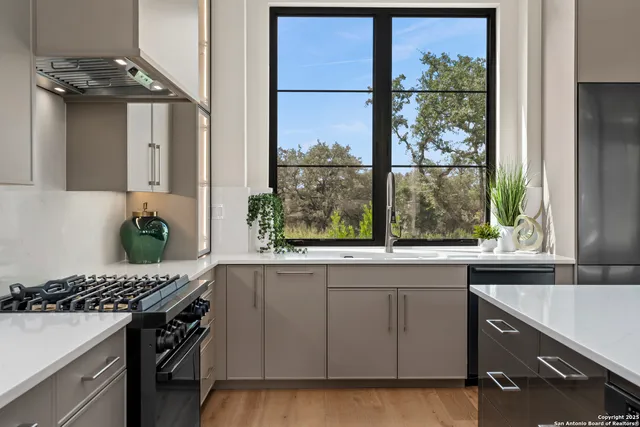 $1,100,000 | 8191 Blue Oak Way, San Antonio, TX 78266