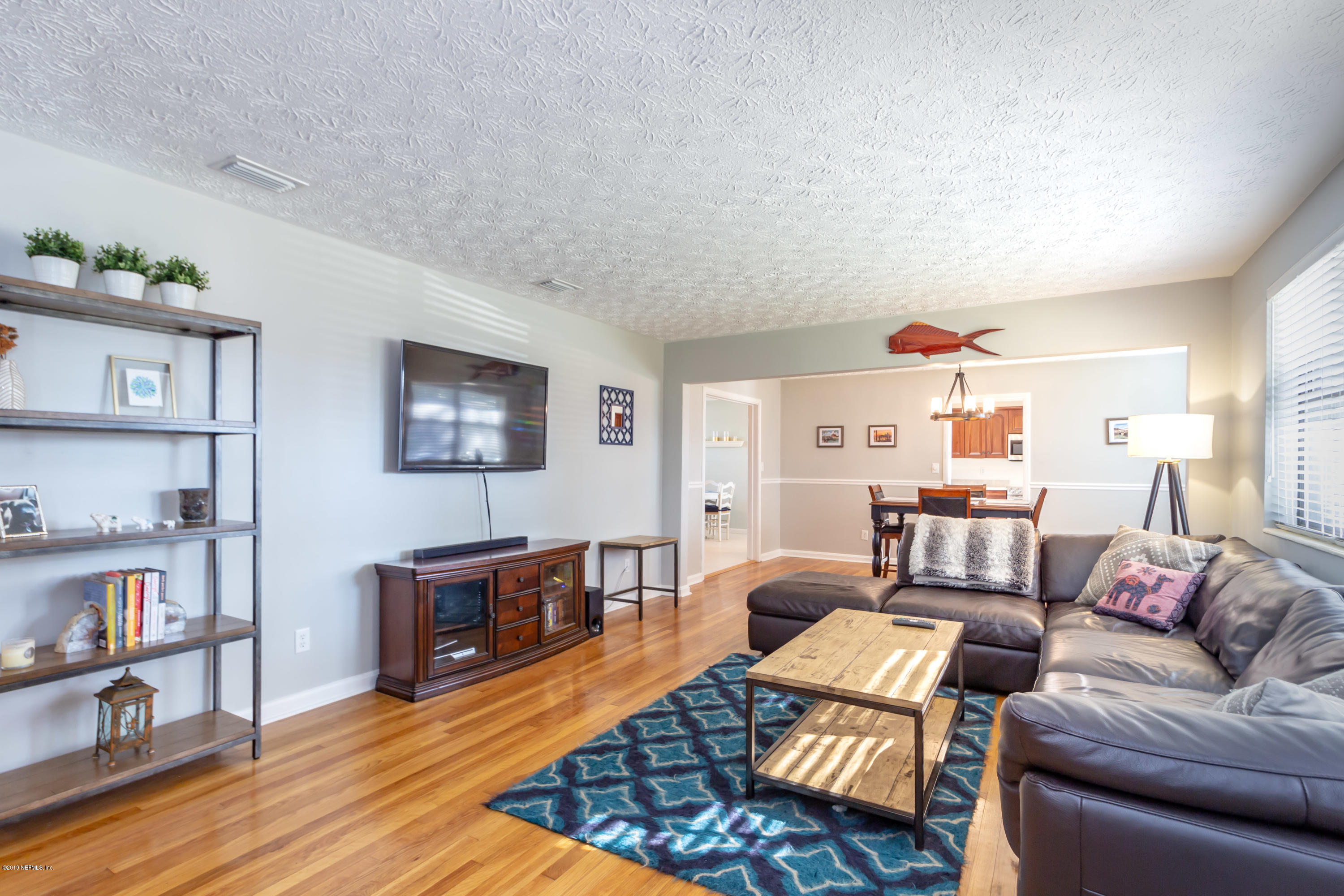 1333 San Amaro Road Jacksonville, FL 32207 - Photo 5 of 31 Living Room View 1