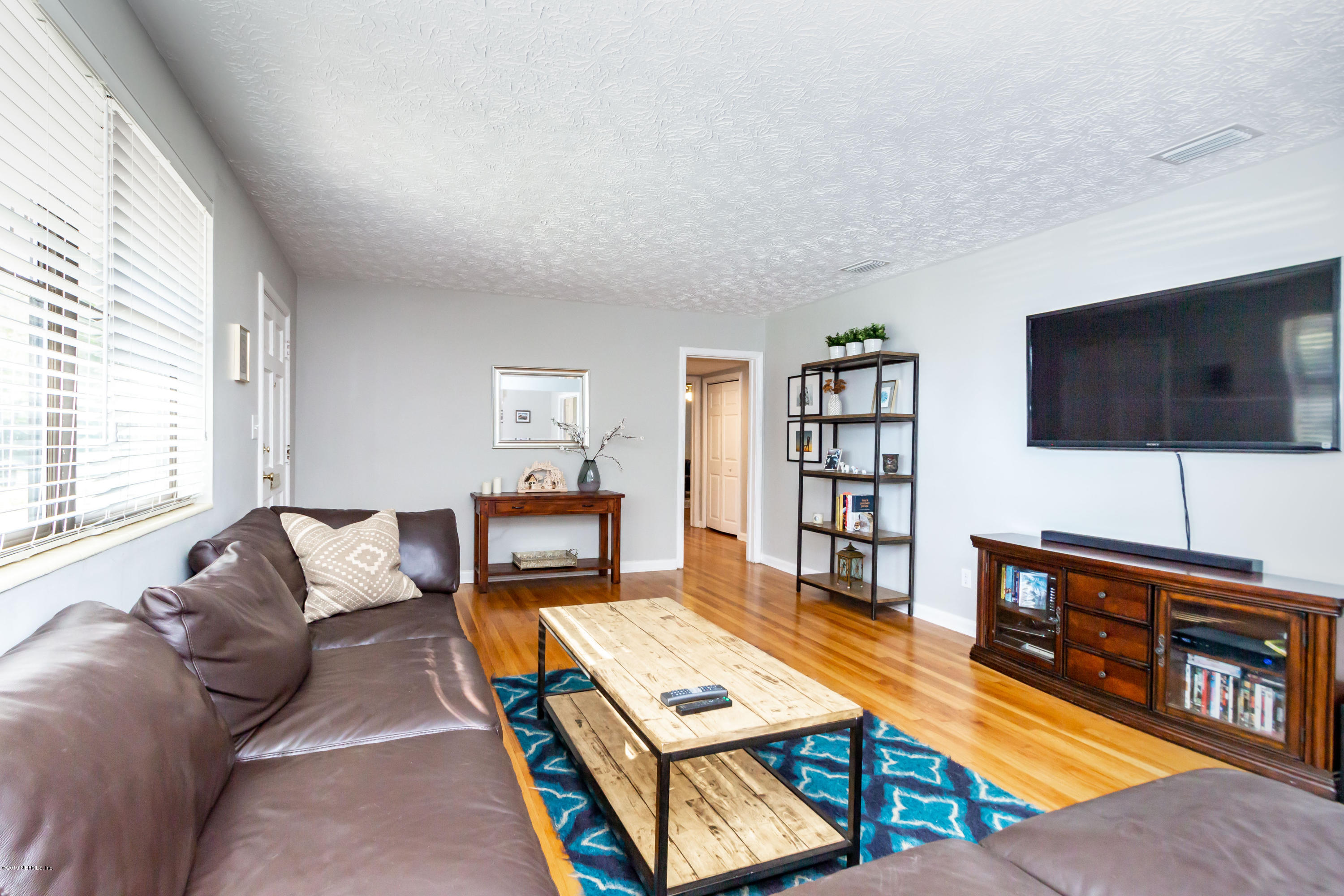1333 San Amaro Road Jacksonville, FL 32207 - Photo 7 of 31 Living Room View 2