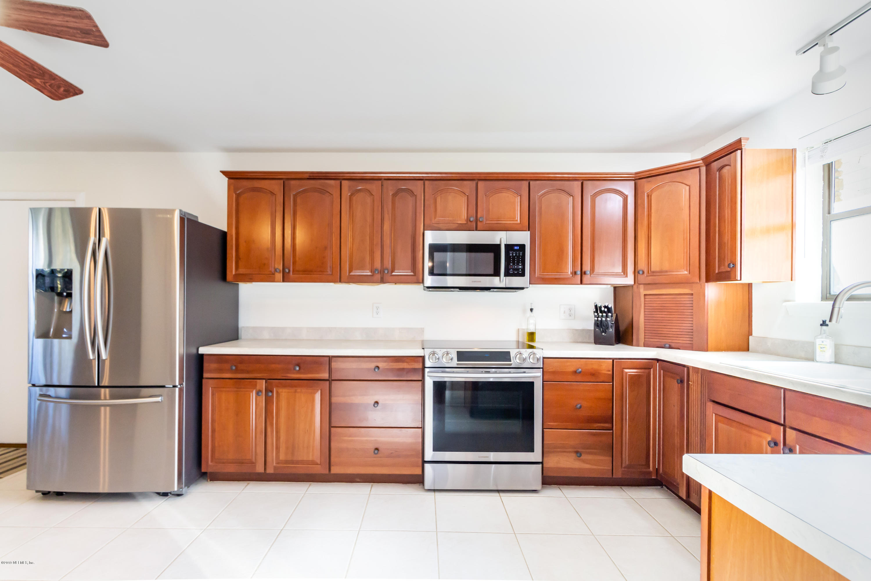 1333 San Amaro Road Jacksonville, FL 32207 - Photo 9 of 31 Kitchen View 3