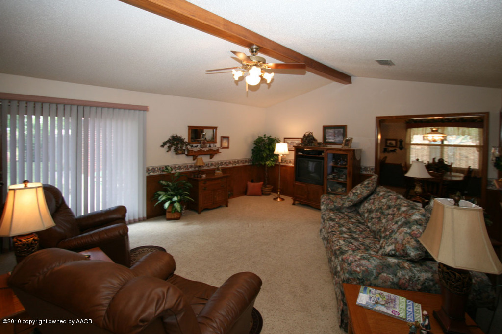 6809 Rochelle Lane Amarillo, TX 79109 - Photo 2 of 14 living room a