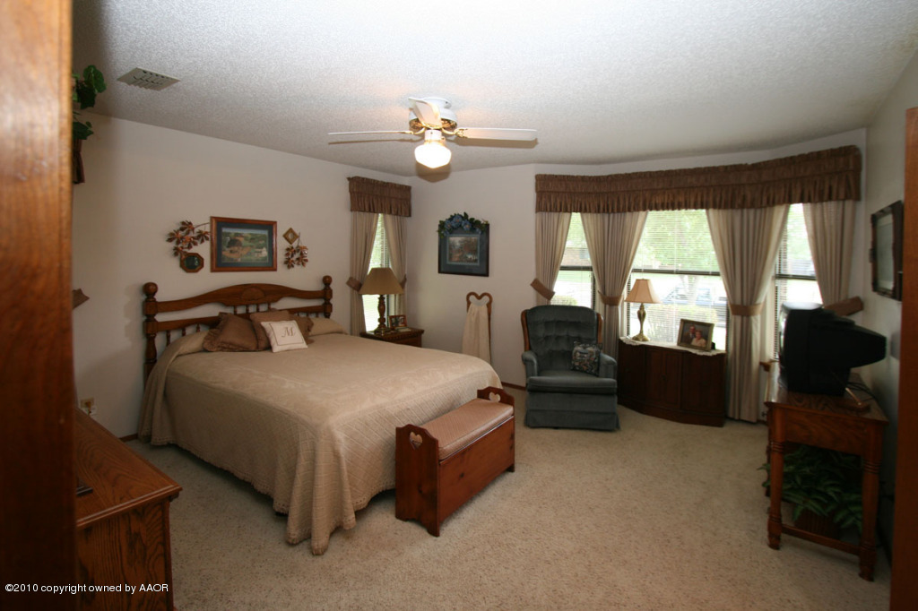 6809 Rochelle Lane Amarillo, TX 79109 - Photo 6 of 14 master bedroom