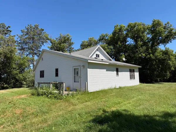 $149,900 | 44028 220th Street, Roseau, MN 56751