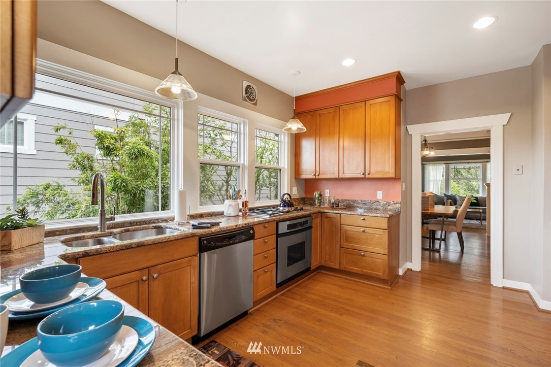 346 North 71st Street Seattle, WA 98103 - Photo 9 of 36 Gallery Image 9
