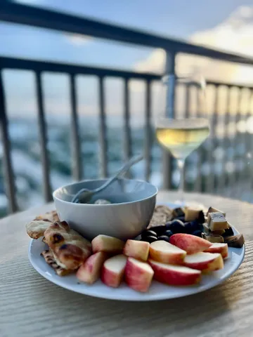 $6,750 | 3400 North Ocean Drive, Unit 1806, Riviera Beach, FL 33404