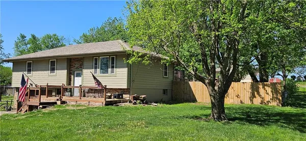 $289,000 | 326 Gregory Drive, Gower, MO 64454