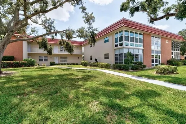 $129,900 | 32 Pine Arbor Lane, Unit 205, Vero Beach, FL 32962