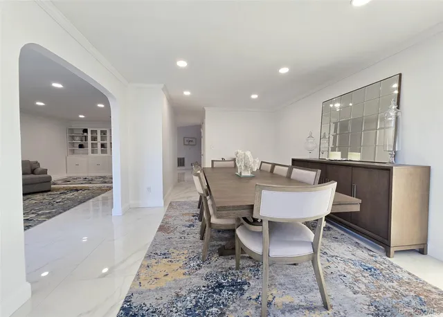 $749,999 | 31 Hampshire Court, Unit 31, Holbrook, NY 11741