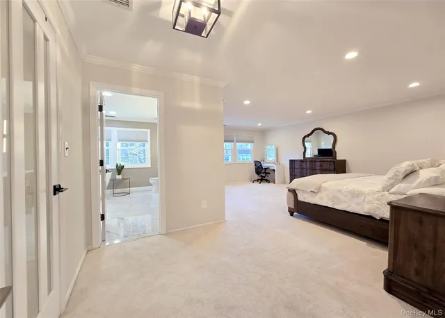 $749,999 | 31 Hampshire Court, Unit 31, Holbrook, NY 11741