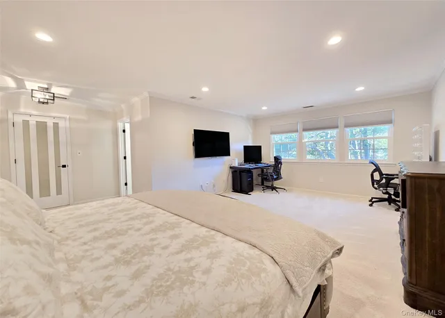 $749,999 | 31 Hampshire Court, Unit 31, Holbrook, NY 11741