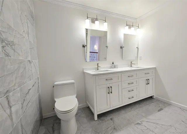 $749,999 | 31 Hampshire Court, Unit 31, Holbrook, NY 11741