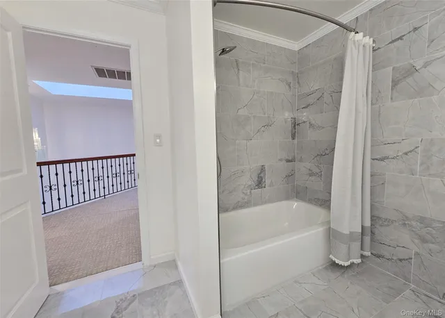 $749,999 | 31 Hampshire Court, Unit 31, Holbrook, NY 11741