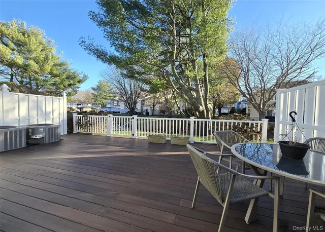 $749,999 | 31 Hampshire Court, Unit 31, Holbrook, NY 11741