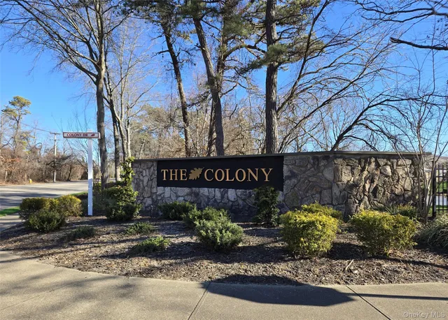 $749,999 | 31 Hampshire Court, Unit 31, Holbrook, NY 11741