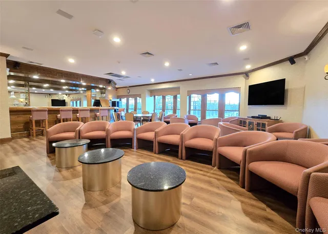 $749,999 | 31 Hampshire Court, Unit 31, Holbrook, NY 11741