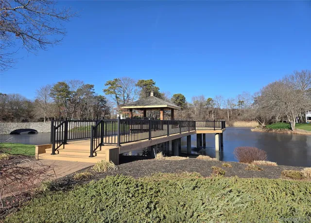 $749,999 | 31 Hampshire Court, Unit 31, Holbrook, NY 11741