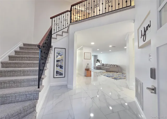 $749,999 | 31 Hampshire Court, Unit 31, Holbrook, NY 11741