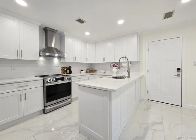 $749,999 | 31 Hampshire Court, Unit 31, Holbrook, NY 11741