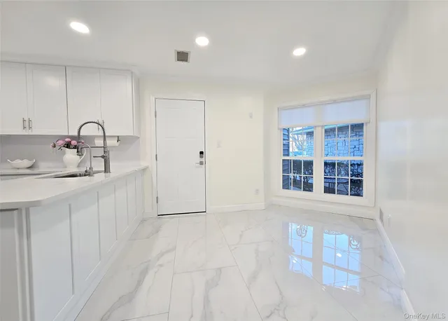 $749,999 | 31 Hampshire Court, Unit 31, Holbrook, NY 11741