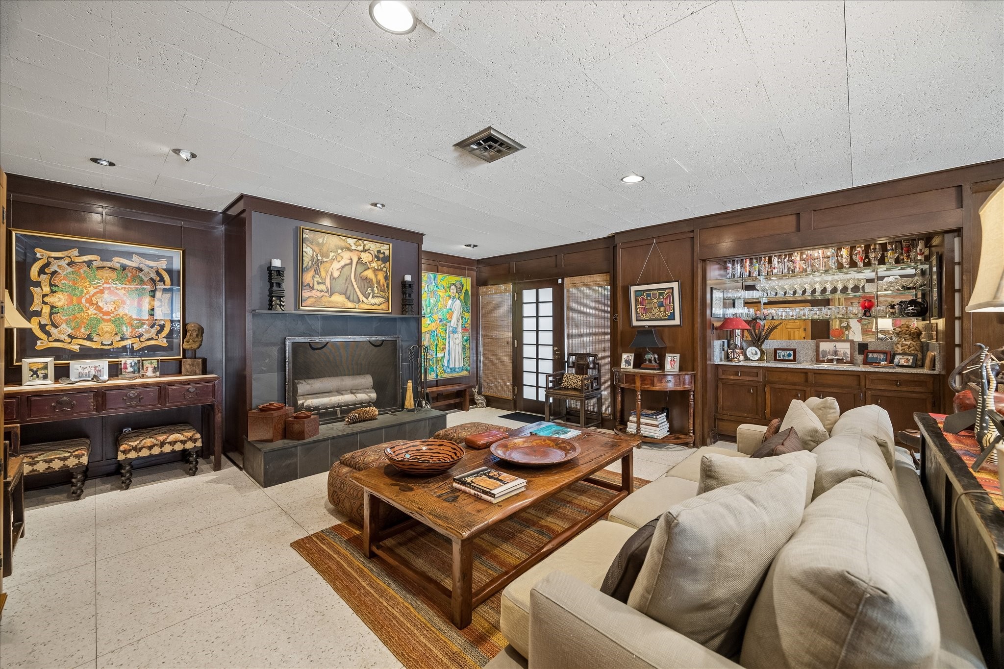 814 Wild Valley Road Houston, TX 77057 - Photo 5 of 29 Living Room to the Left of Entry