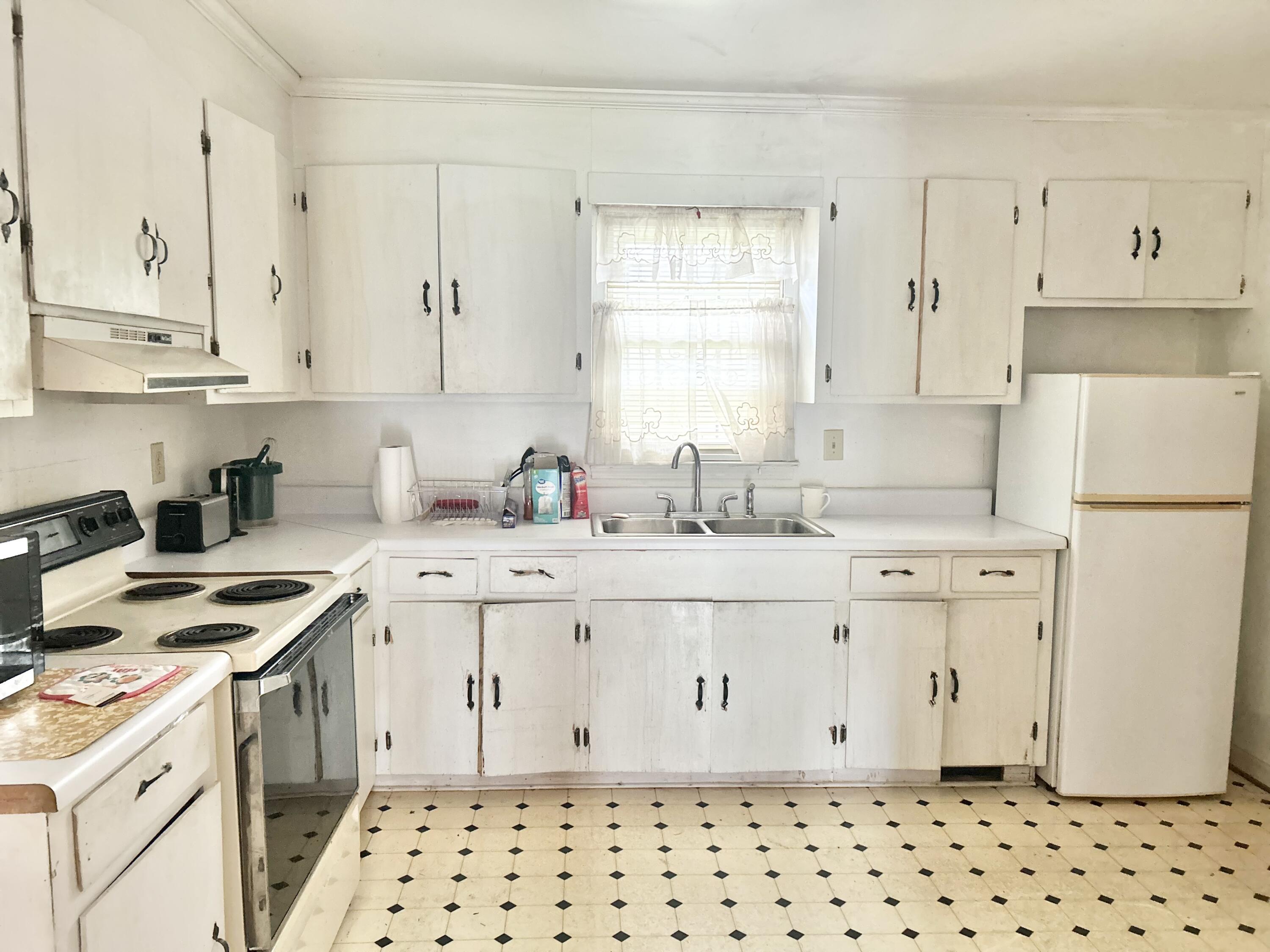 4304 Alex Harvin Highway Manning, SC 29102 - Photo 5 of 13 Kitchen