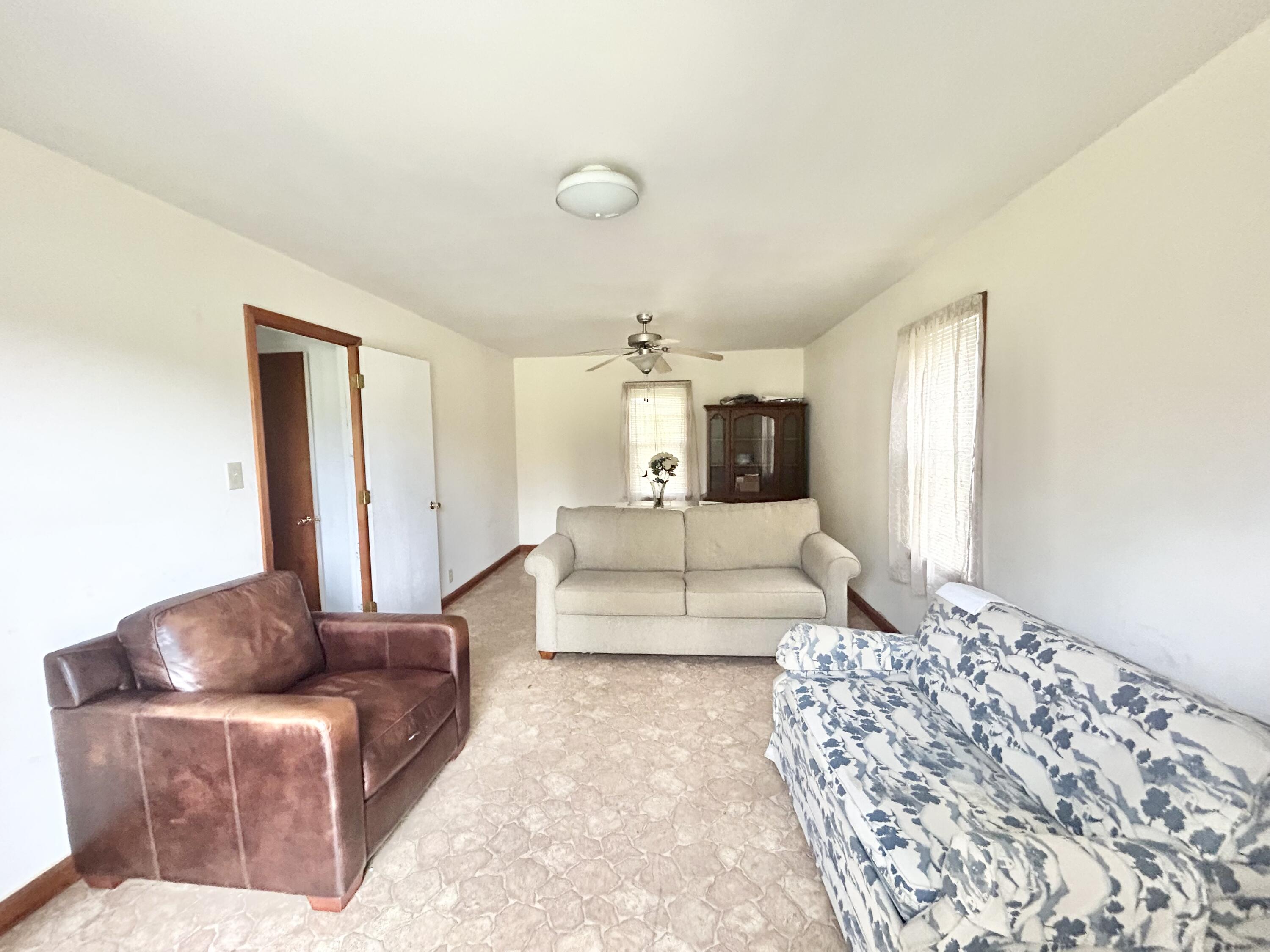4304 Alex Harvin Highway Manning, SC 29102 - Photo 7 of 13 Additional Room