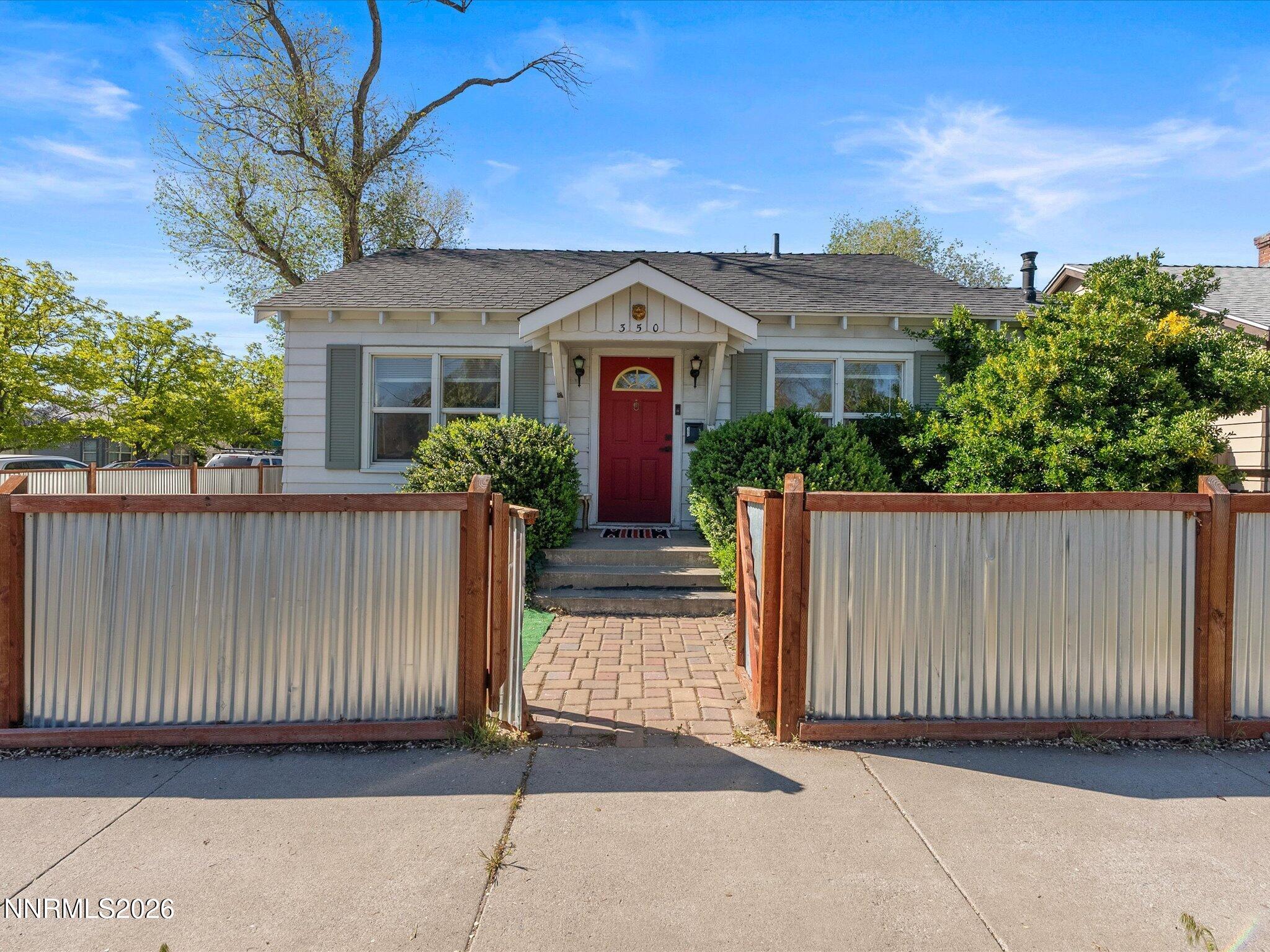 01-350 Claremont St-100