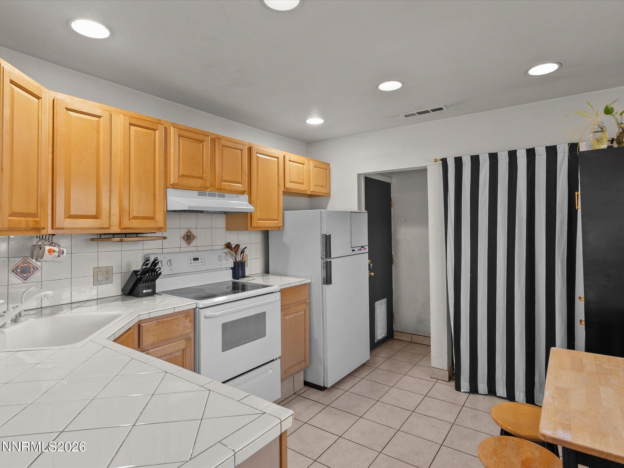 350 Claremont Street Reno, NV 89502 - Photo 6 of 28 06-350 Claremont St-108