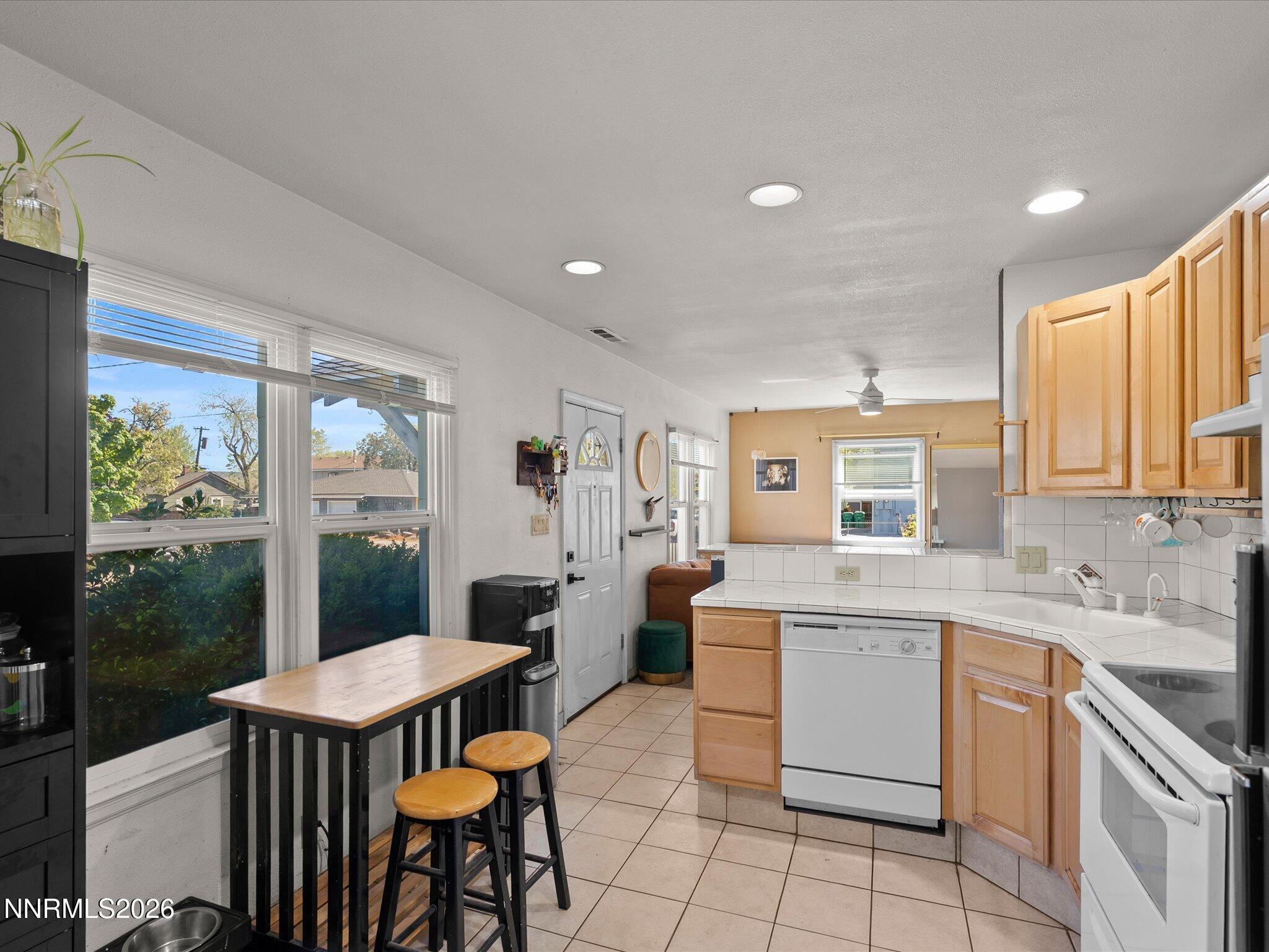 350 Claremont Street Reno, NV 89502 - Photo 8 of 28 08-350 Claremont St-110