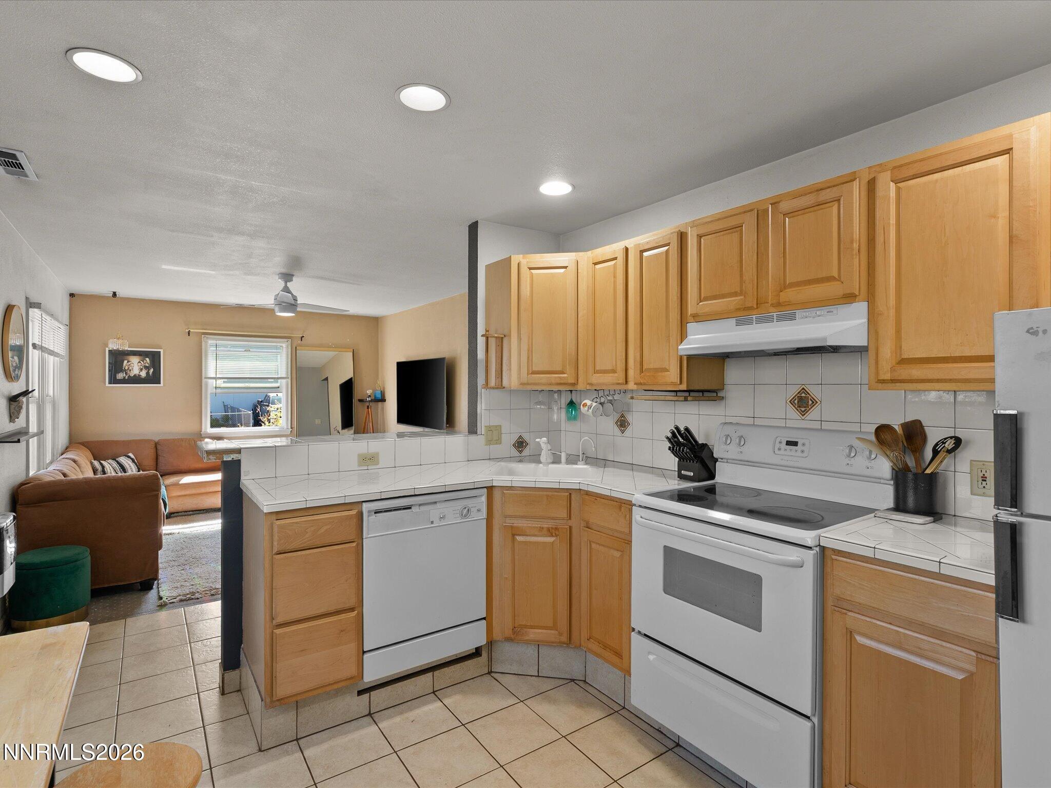 350 Claremont Street Reno, NV 89502 - Photo 9 of 28 09-350 Claremont St-111