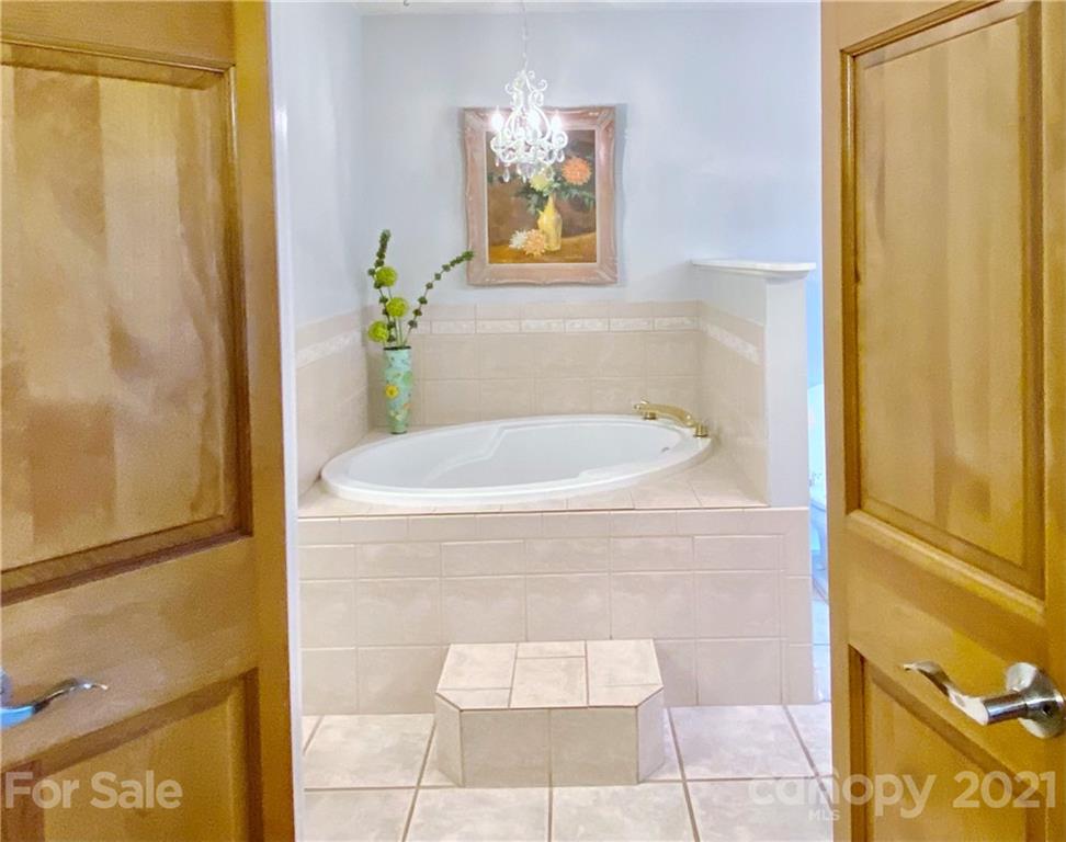 2280 Gheen Road Salisbury, NC 28147 - Photo 22 of 39 a bathroom with a bathtub