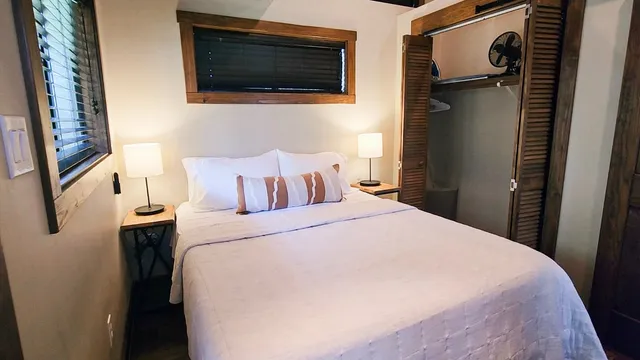 $1,250 | 300 Park Avenue, Staples, TX 78655