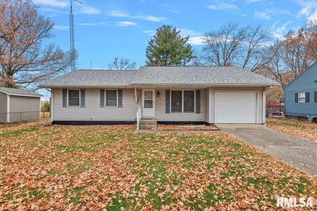$180,000 | 5 Churchill Drive, Chatham, IL 62629